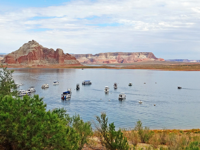 Lake Powell houseboat vacation