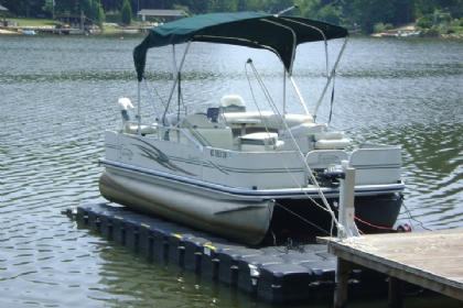 tri hull pontoon