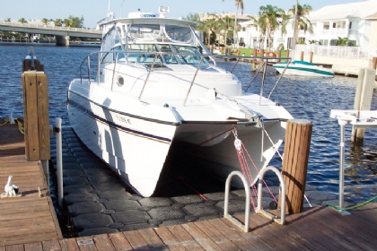 Catamaran boat lifts by JetDock