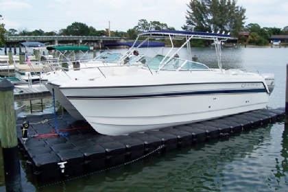 Catamaran boat lifts by JetDock