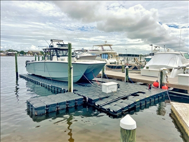 Catamaran boat lifts by JetDock